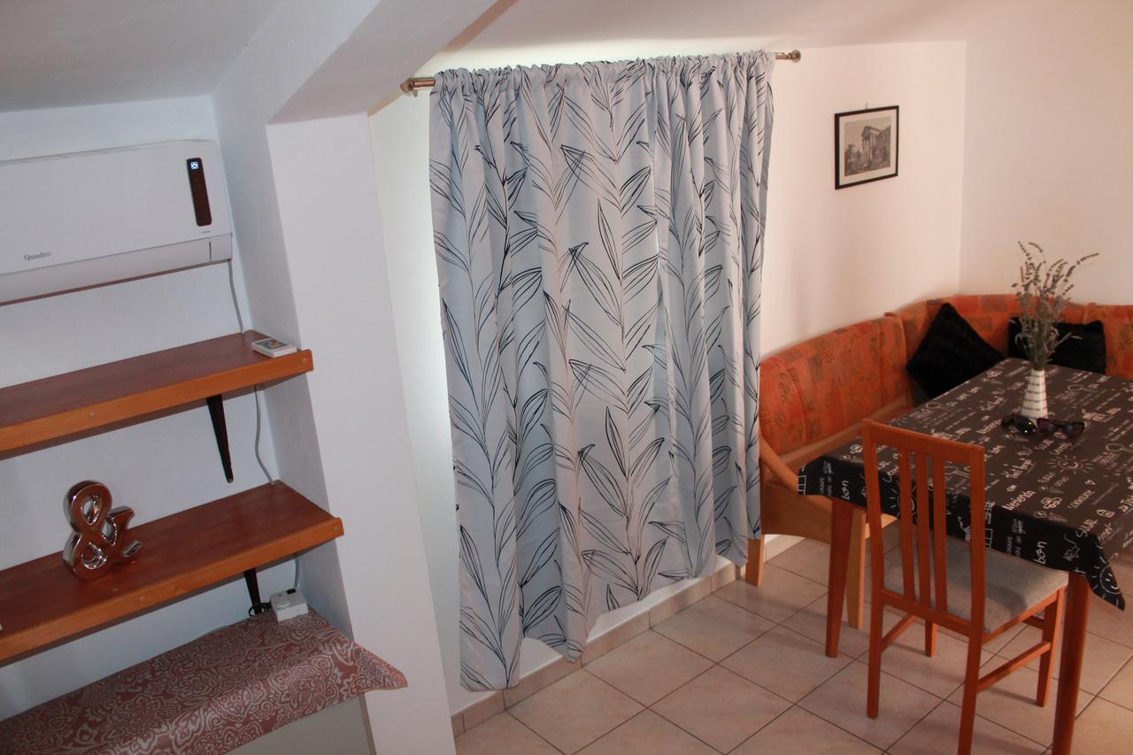 Apartments Ana Пула Екстер'єр фото